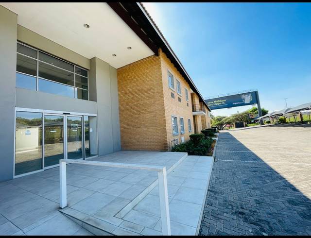 2,300M² OFFICE TO LET IN MIDRIDGE PARK